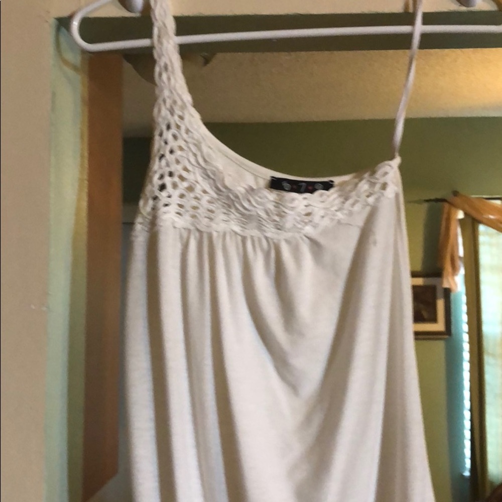 5-7-9 Women’s sz small single shoulder top